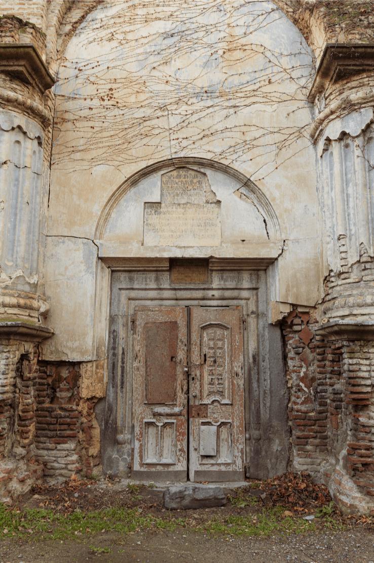 Retrato Old Town Tbilisi, Georgia: Böhmisch | Elisa Hernández | Fotógrafa en exteriores. Iluminación suave, natural y estilo documental.